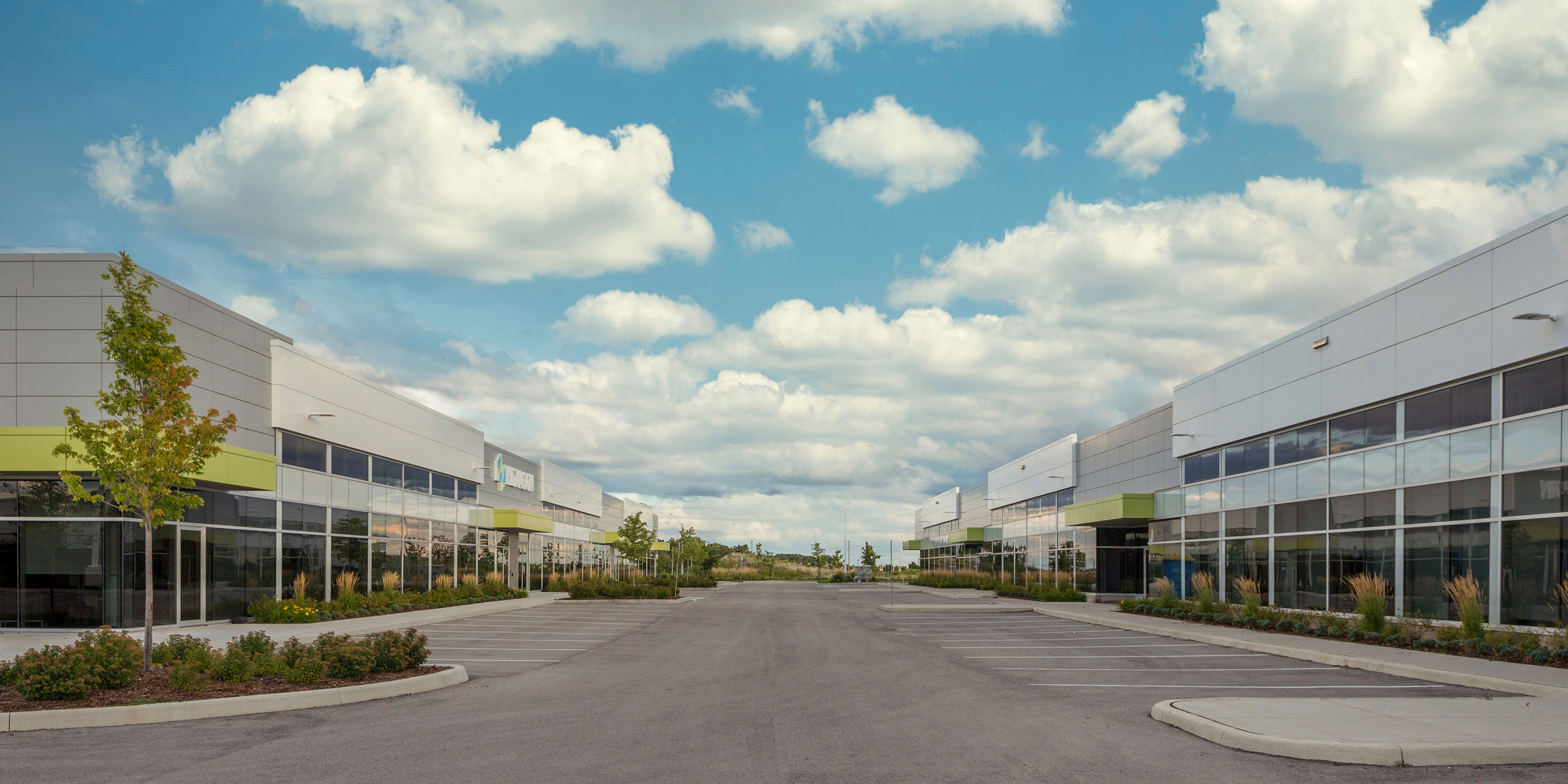 Oak West Corporate Centre, Phase I in Oakville, ON