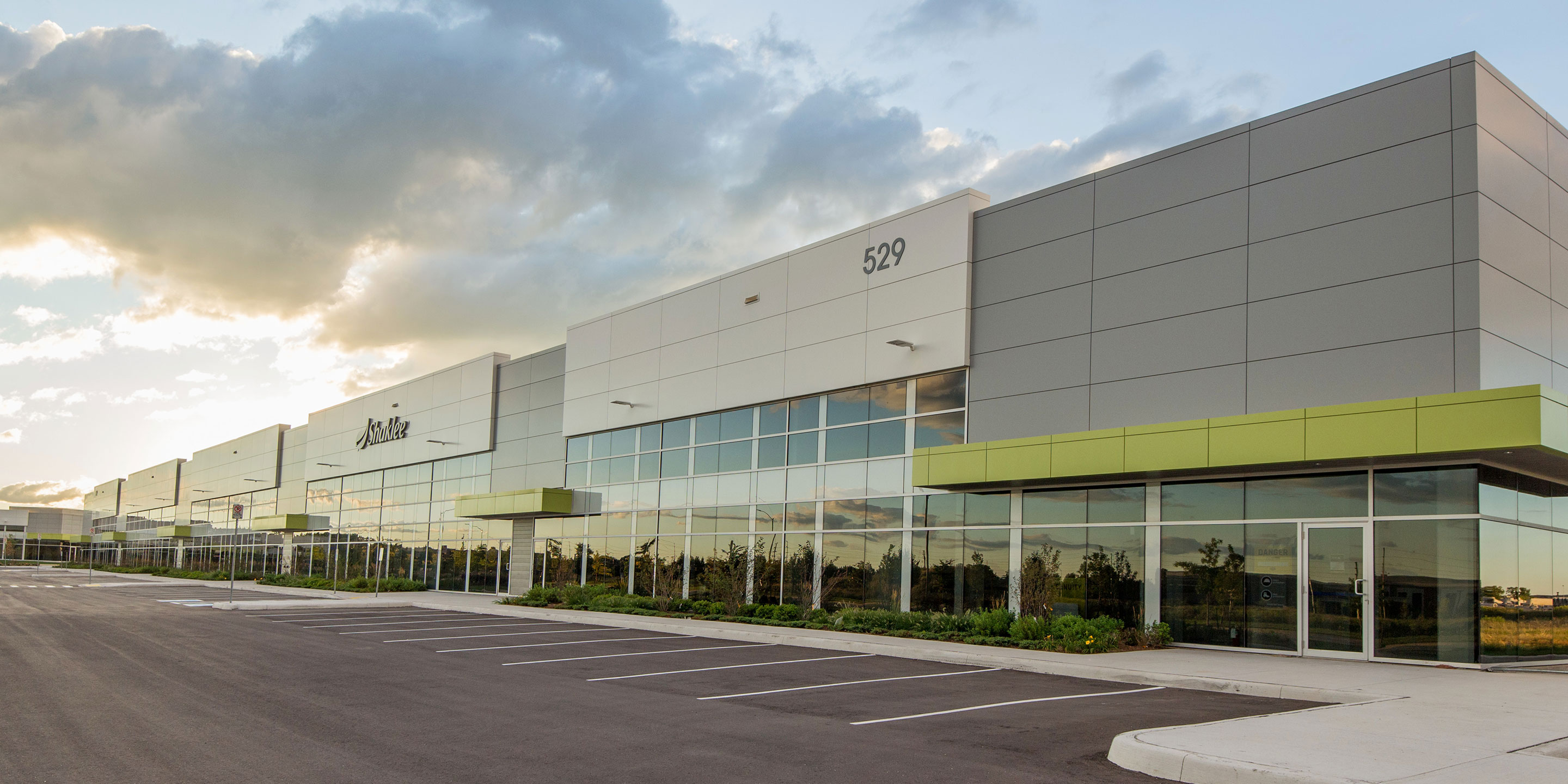 Oak West Corporate Centre, Phase I in Oakville, ON