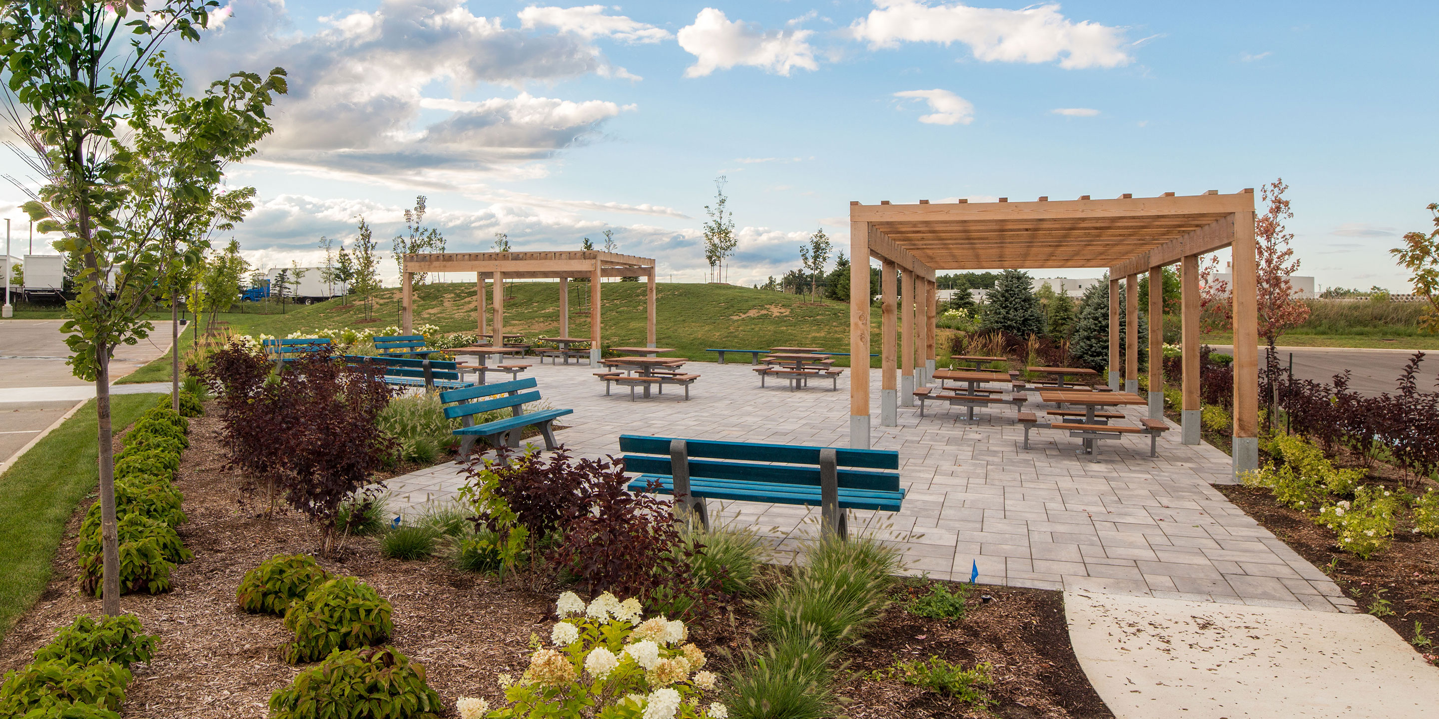 Oak West Corporate Centre, Phase I in Oakville, ON